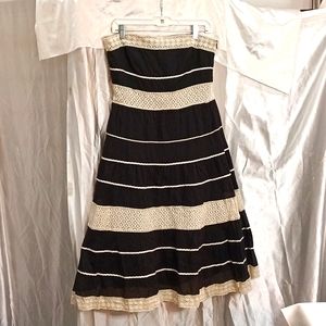 Beautiful Ann Taylor Retro style strapless B/W side zipper dress 10